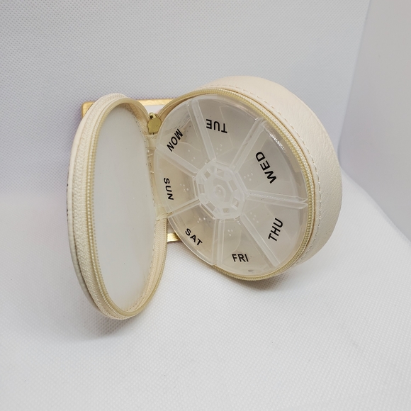 Miamica Yin Yang Pill Case - Picture 3 of 3